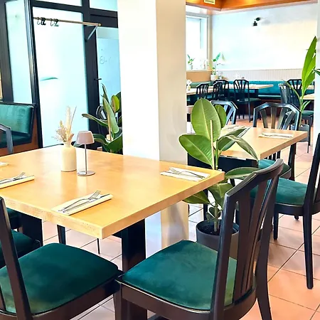 Altes Rathaus Am Elz Garten Hotel