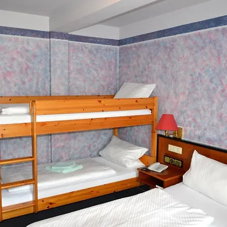 Altes Rathaus Am Elz Garten Hotel