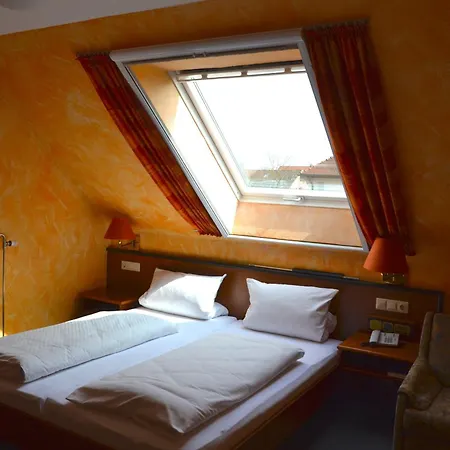 Hotel Altes Rathaus Am Elz Garten 3*